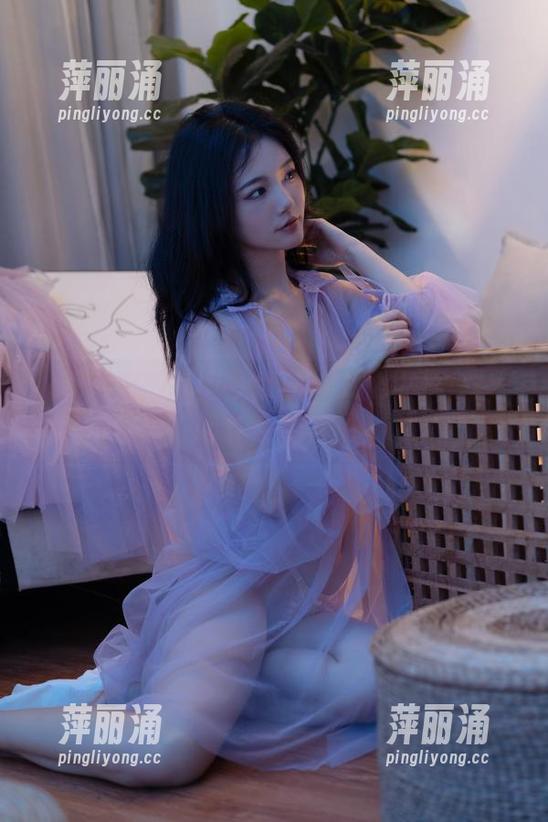 桃良阿宅 桃良阿宅的私房纱裙——衣服跟她一样,太有个性了。