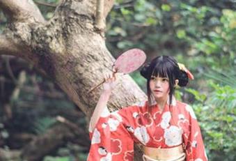 校服也能这样穿？桜桃喵带你一探原图与图集中的穿搭神奇旅程！