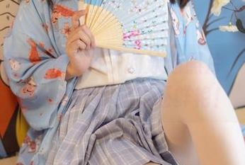 森萝财团 – 咦，卉子的泳池照片，色彩好像比我的游泳圈还鲜艳！