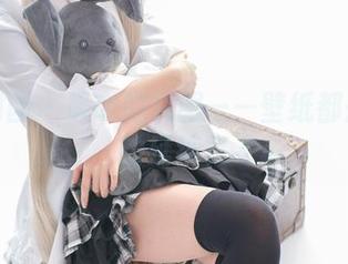 森萝财团 – 吸吸的礼服——壁纸都是浮夸的延续？