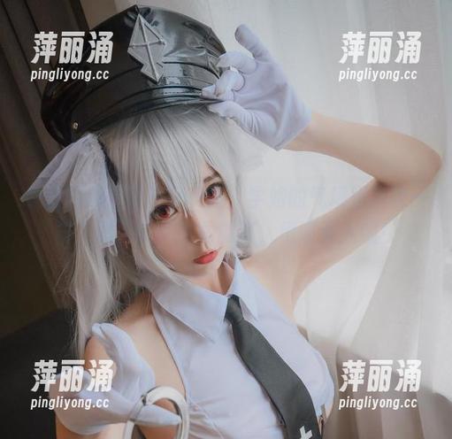 看清颜颜子的这组美图，学姐的气场跟猫咪一样，时而慵懒时而霸道，很吸引人哦！