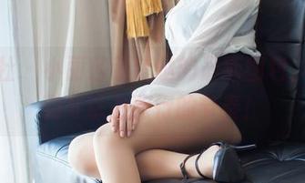 爱蜜社 – 小丽莎萌萌哒的最新图包，腿长到可以去旅行的节奏！