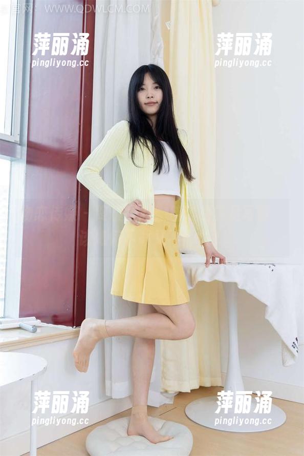 物恋传媒-佳琪 物恋传媒 - 终极难题:佳琪的美足写真,该如何下载又不后悔?