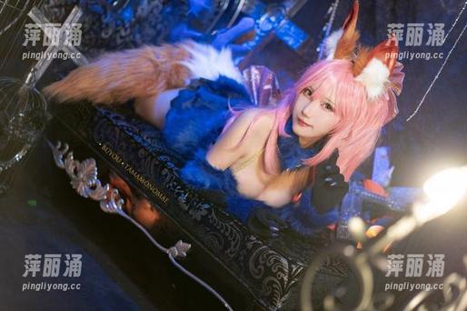 狐萝卜呦 看!狐萝卜呦的学姐原图中透出一丝不经意的优雅,图包里就开始狂野啦!