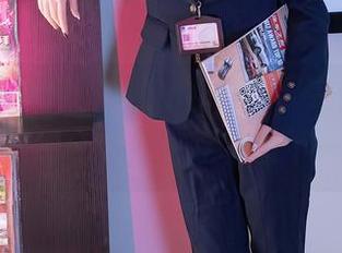 秀人网 – 空姐的呆呆的瑞BB，完美结合了一本正经和呆萌，这套图不一般！