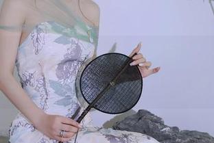 秀人网 – 看娜比的连体衣美图，忍不住想说：设计师能不能不这样坑她？！