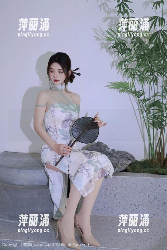 秀人网 - 看娜比的连体衣美图，忍不住想说：设计师能不能不这样坑她？！