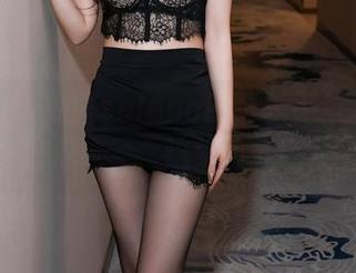 秀人网 – 娜露selena的夏季比基尼秀：美图与泳池，这组合太完美了