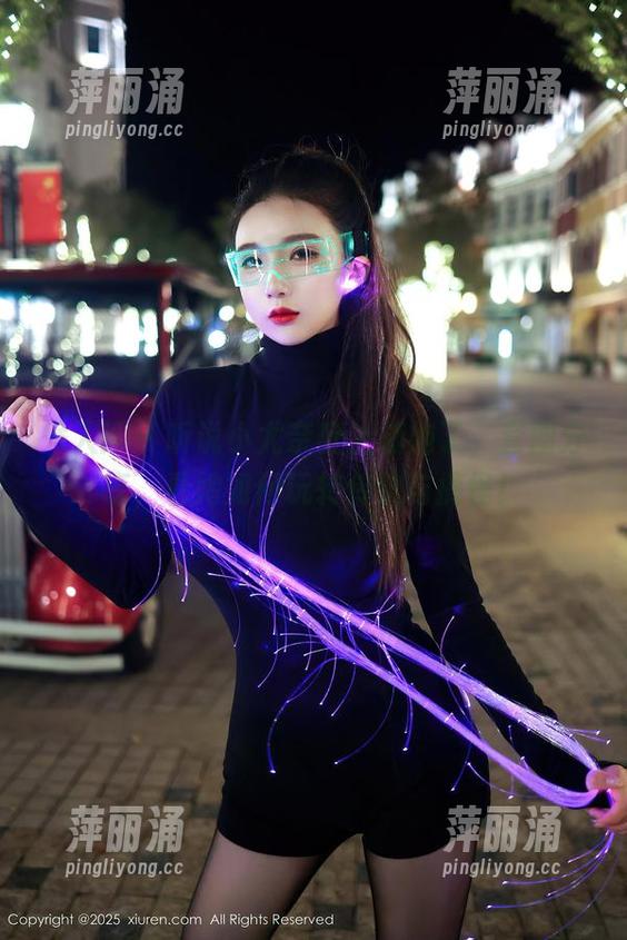 秀人网-小尤奈 秀人网 - 听说小尤奈穿上旗袍了,套图分享,看她如何玩转传统与搞怪!