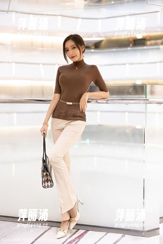 秀人网-小纯子 秀人网 - 小纯子女王:当美图和壁纸突然谈起了恋爱…
