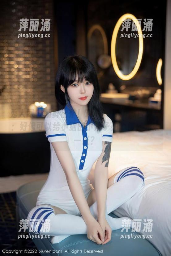 秀人网-瑞瑞ruirui 秀人网 - 新鲜出炉!瑞瑞ruirui黑白更新:好像可以给小猫的小爪子拍个照,先来一张?