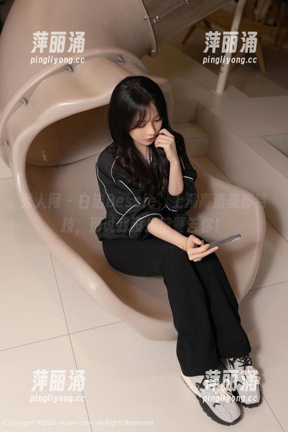 秀人网-白洁Bessie 秀人网 - 白洁Bessie,上演高清美脚特技,别说我没提前警告你!