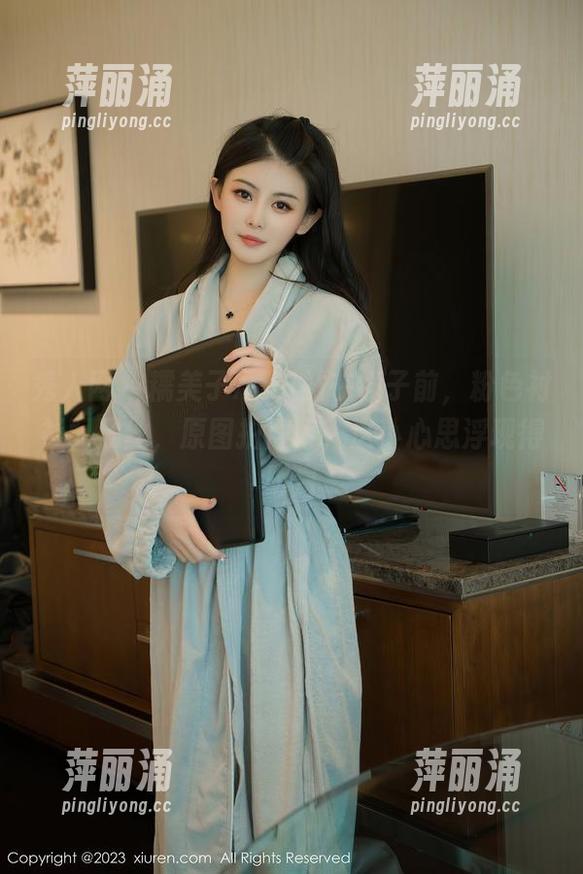 秀人网-糯美子mini 秀人网 - 糯美子mini站在镜子前,粉色衬衫配黑丝,原图拍得好,这小心思浮现得明白