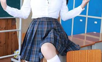 秀人网 – 泳池里随性拍，软情的作品带你水花四溅，下载走起！