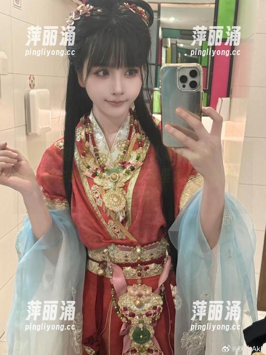 秋山AkI mirror彩云上的细节让人难以捉摸,秋山AkI真会挑,分享的内容里怎么能够少了这种意外?