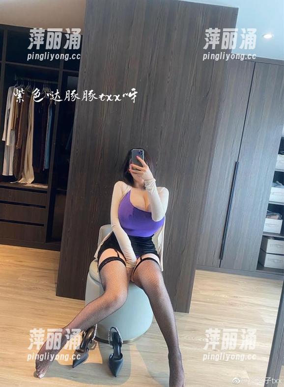 童小芯 微密圈 - 童小芯带来的免费的美脚套图,看完我连鞋子都不想穿了!