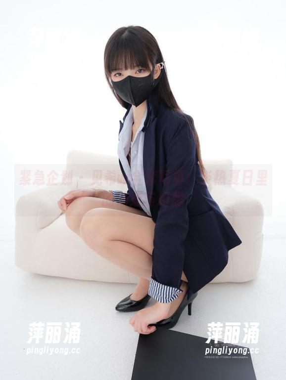 紧急企划-见希w 紧急企划 - 见希w全套写真:炎热夏日里的消逝与幻想