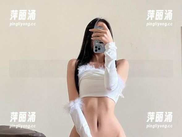 微密圈 - 从竖纹到心间：纪念小小v写真的深度分享