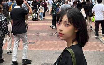 看舞小喵的居家写真，怀疑我的家是不是看起来缺了点小喵的魔法！