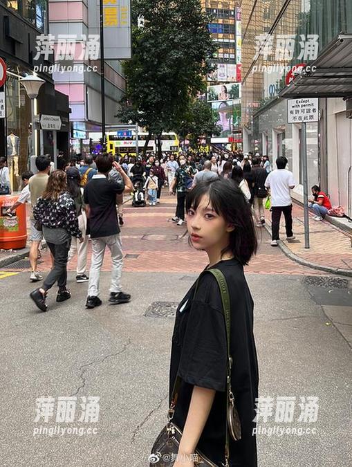舞小喵 看舞小喵的居家写真,怀疑我的家是不是看起来缺了点小喵的魔法!