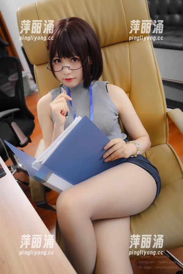 荒井喵喵 荒井喵喵的私房图包为何总是这样精神抖擞?向日葵比基尼的销量是不是都要翻倍了?