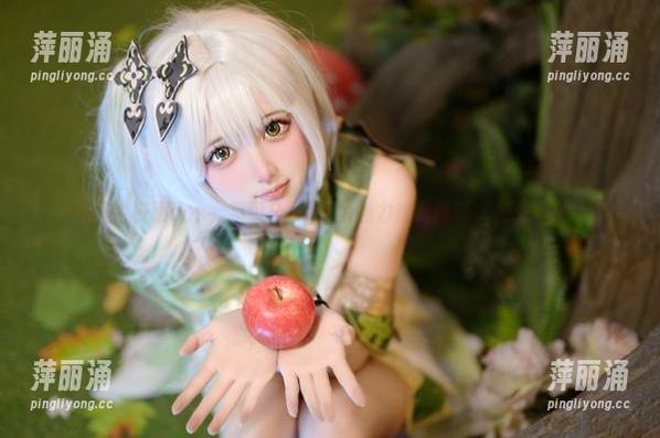 莱可Raika 最新的校服cos,莱可Raika的魅力难以抵挡,怎么搞的?