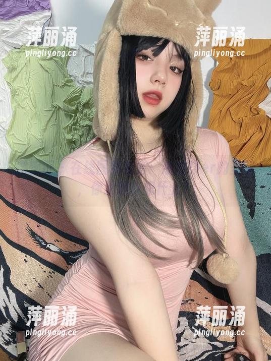 葱油饼er 微密圈 - 在线图集观赏:葱油饼er的圣诞,你猜她在想什么?