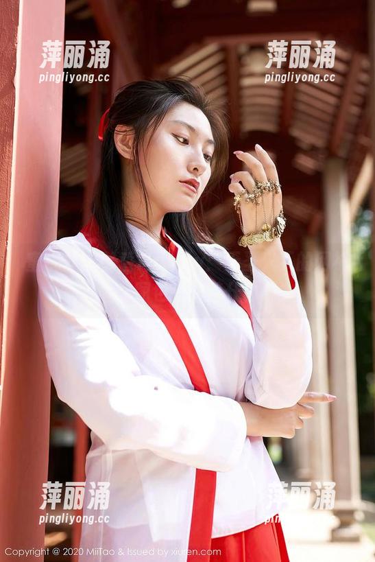 蜜桃社-静香Mandy 蜜桃社 - 静香Mandy:无圣光下的网袜探险,图包里藏着什么呢?