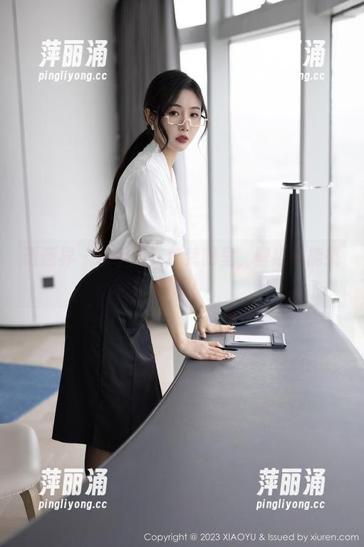 语画界 - 水手服在梦梵眼里，壁纸也能挑剔啊！