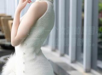 语画界 – 一辆车和一个女孩的原图私拍：言沫不走寻常路的靓丽时光。