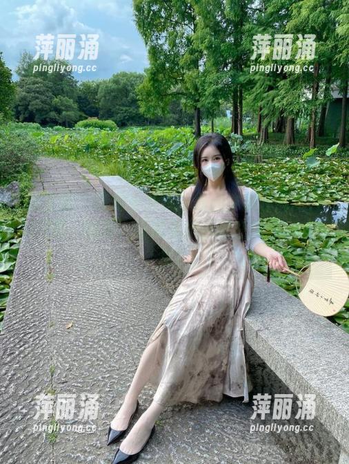微密圈 - 软妹小九九在原图中展示高跟鞋的日常：别问，问就是永远都在踩高高的梦想！
