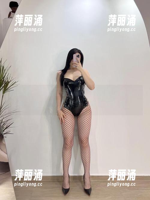 铁锤姐姐 微密圈 - 网盘在手,铁锤姐姐的作品看不停,这“直男大杀器”可不简单哦。