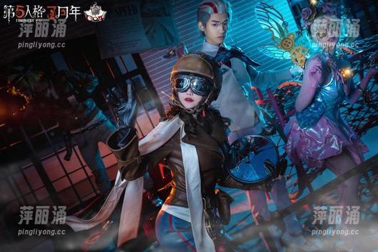 露儿大魔王 露儿大魔王的圣诞合集,来看看她怎么把树下的氛围都融化了