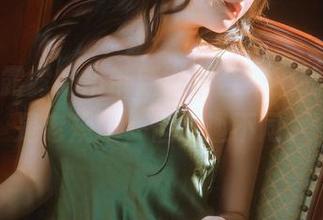 香草喵露露的吊带新世界合集上线，更新是老规矩，但乐趣不同。