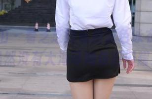 魔镜街拍 – 看芝芝的私拍蓝色泳衣套图，虽然没有大海可她依旧闪耀！